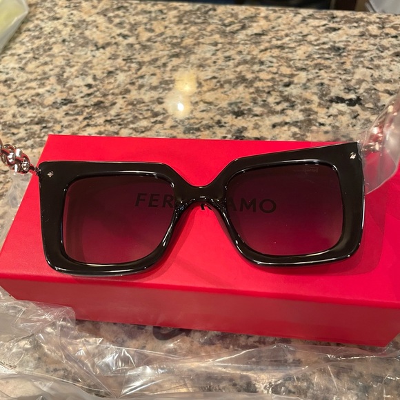 NIB Auth Salvatore Ferragamo SF1041S Grey Gradient Butterfly Sunglasses Ret $360 main image 12